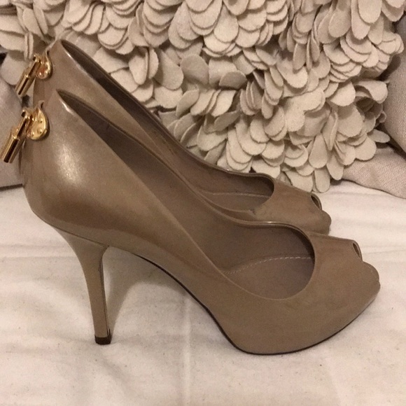 Louis Vuitton Shoes - Picture 2 of 5